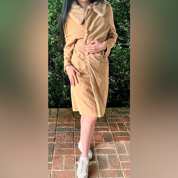 VTG Butter Soft Suede Women's Coat with  Fur Collar Made in 1960’s SZ 14 Boho - Picture 7 of 17